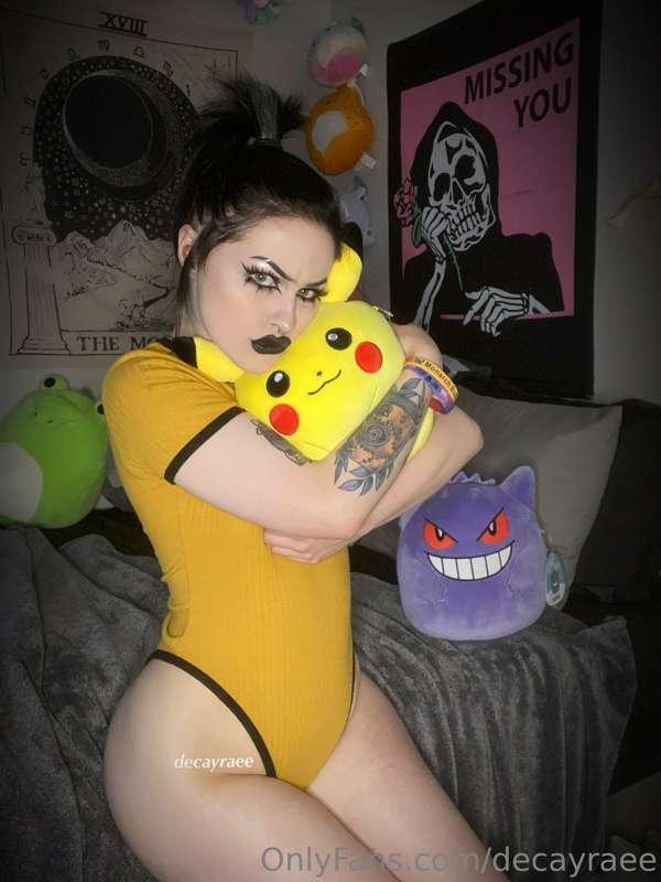 gotta catch ‘em all!! 💜💛

who’s your favorite Pokémon??