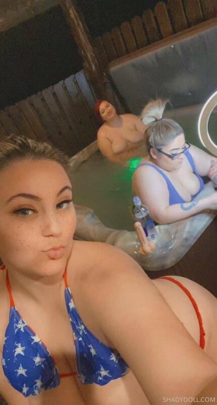 Naughty hour ? GET THE 3 GIRL HOT TUB SCENE FOR ONLY $5 ‼️??..