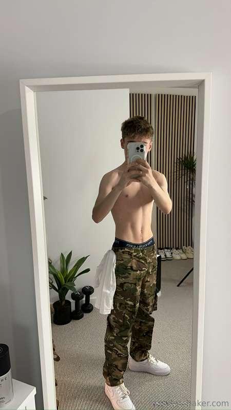 tombakerx image #0