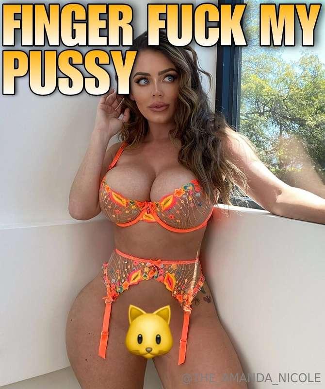 **FINGER FUCKING** 😈 on my knees arching and spreading this ..
