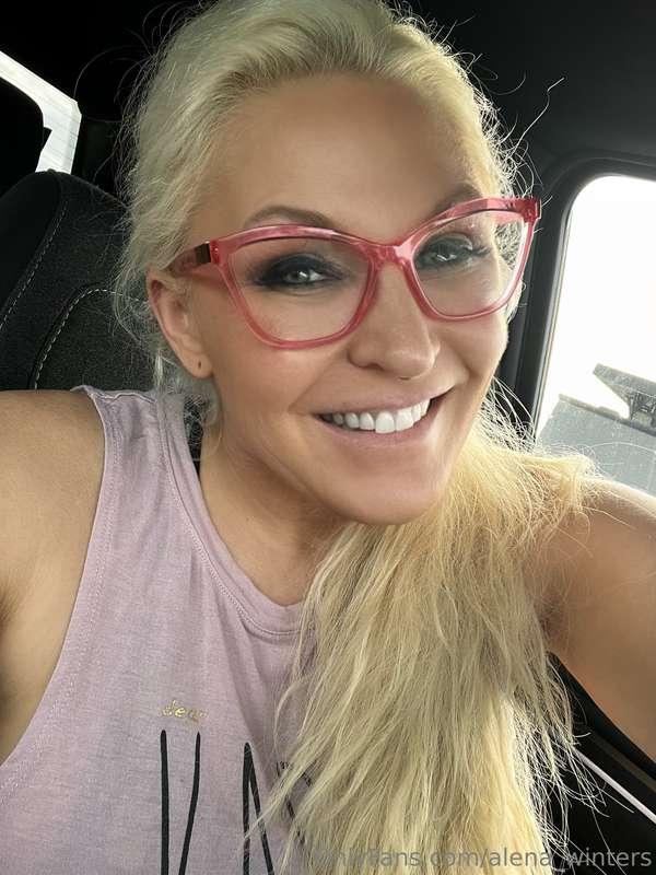 I hope you're not too busy to play with me 👅