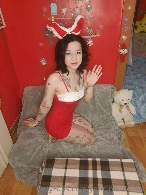 The Christmas bunny came a little early to show you her secr..