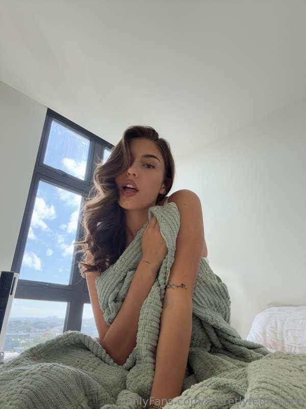 Sunday mornings are for staying in bed ✨✨