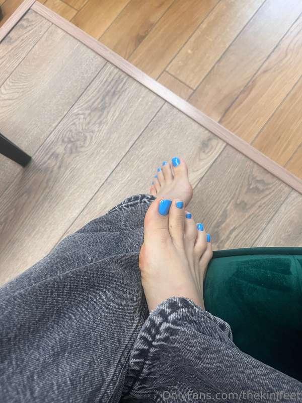 Is there a better combination than blue jeans and bare feet?