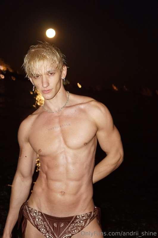 moonrise 🌕 https://onlyfans.com/andrii_levchenko_/c1
