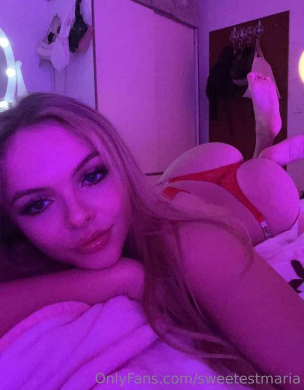 good evening <3 soo boring today… can someone entertain me i..