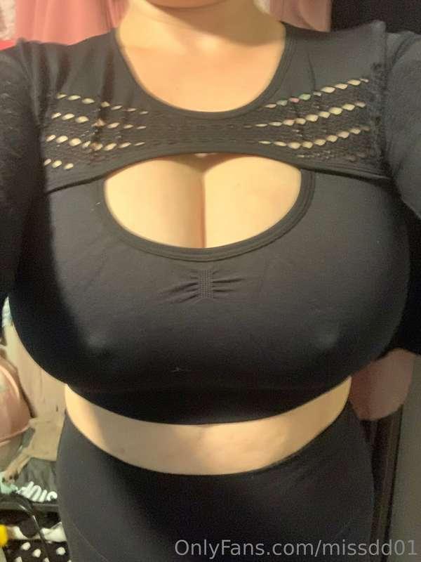 What makes you horny?💦💦
Tip my post and and I’ll send you so..