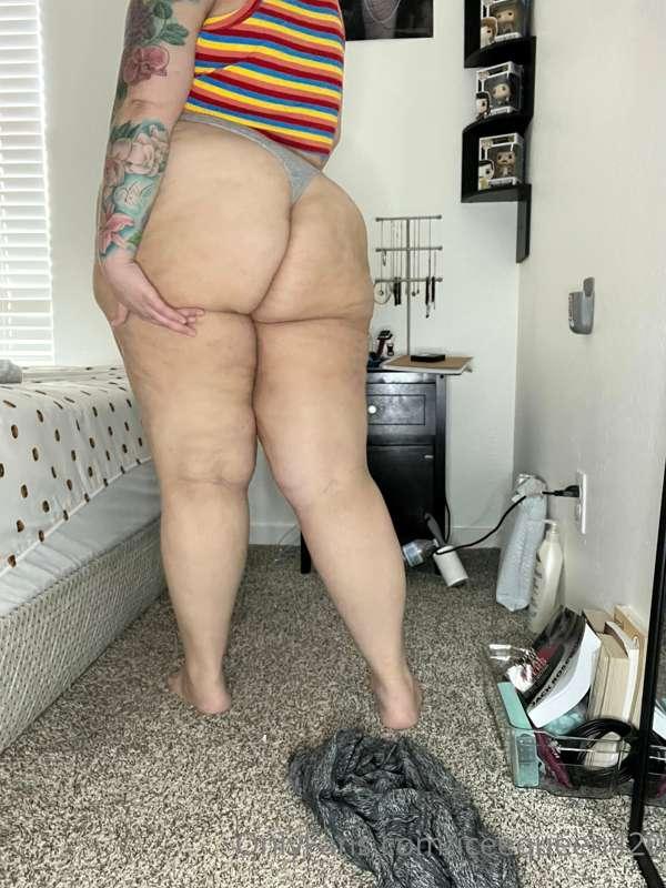 I have some sexy ass calves 👀😮‍💨