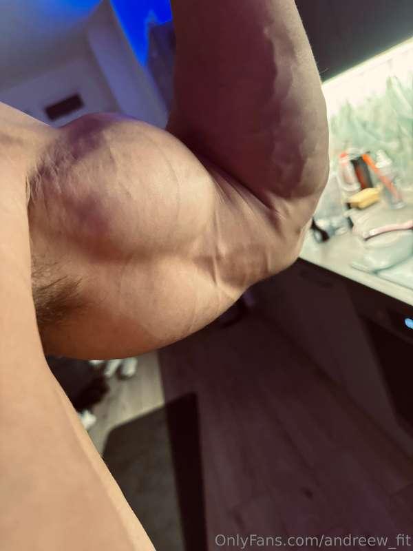 Wanna sniff the armpits?