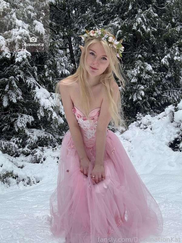 The final snow flashes!

#public #flashing #blonde #redhead