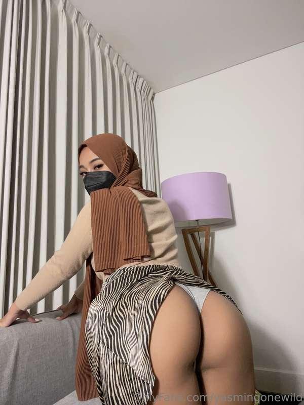 Ohhh I know you’d love it when I bend over like this right i..