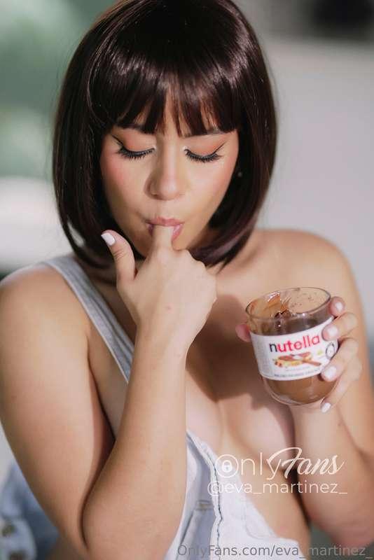 ***Nutella Day*** 🤤  Where do you want me to pour the nutell..