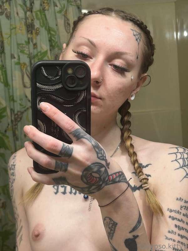 Mirror mirror on the wall, whos the sexiest of them all?