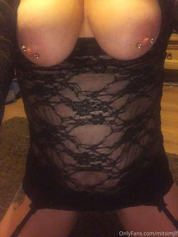 Black lace is sexy😈