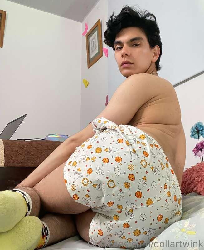 Do you like my shorts? 🫣