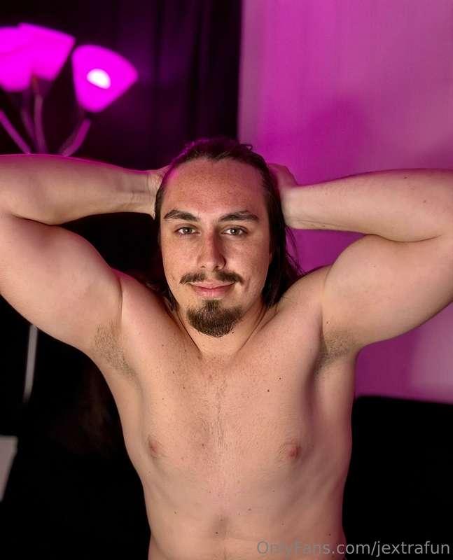 Boring Friday night lol. More pics and live stream on the wa..
