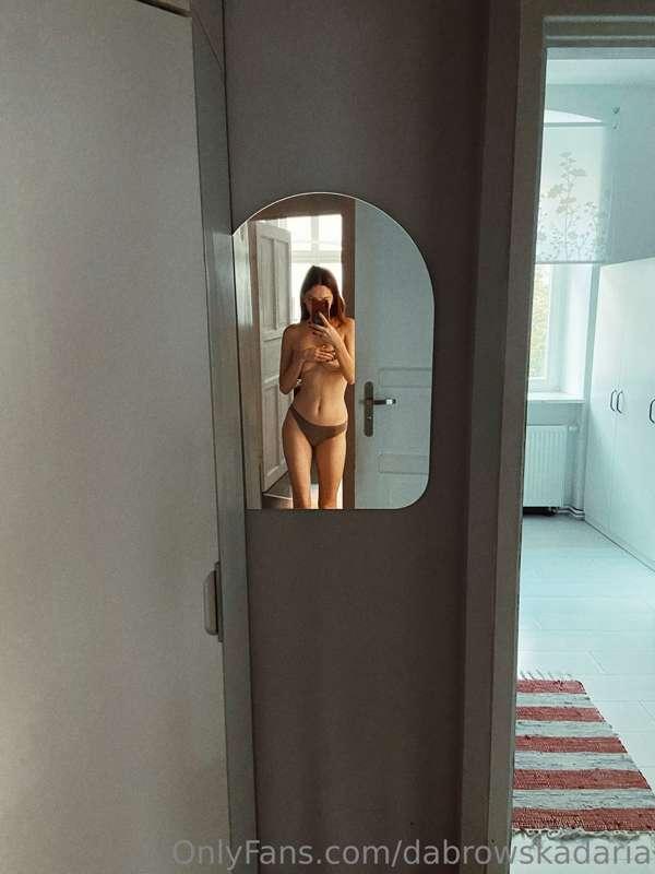 New naked mirror selfies and videos from Airbnb today 😊