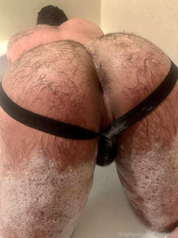Who has a thick cock ? 🌷