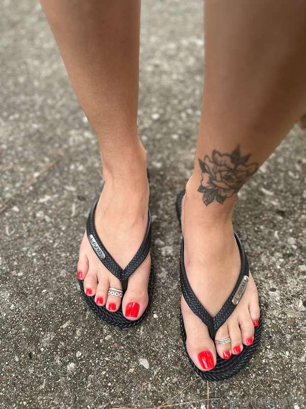 How hard are you for my sub funded mani/pedi? 😍❤️
