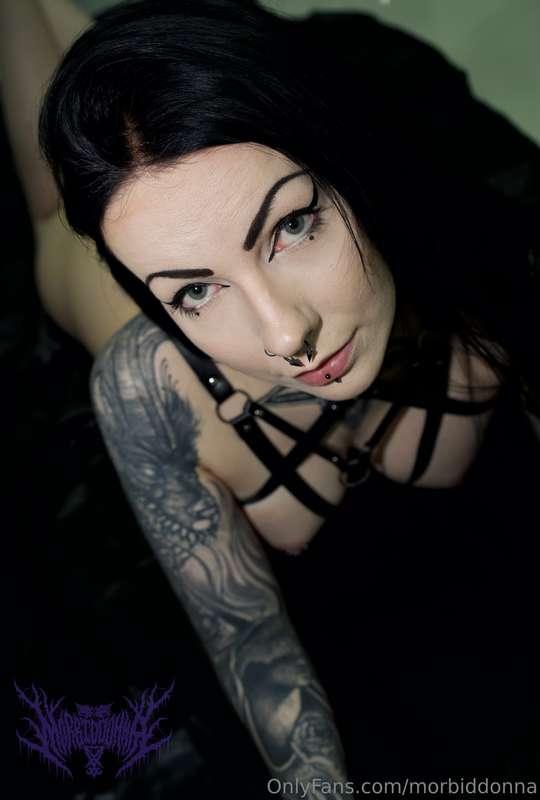 I’m horny, waiting for you 😈💋