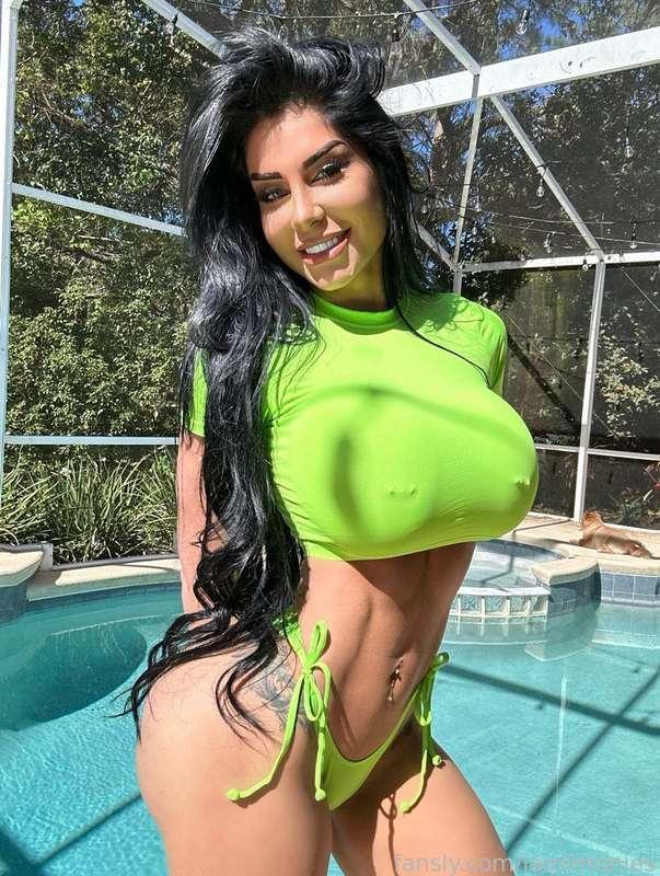 How's your day going babe?

#fyp #lime #green #bikini #pool #lmonies #tattoos