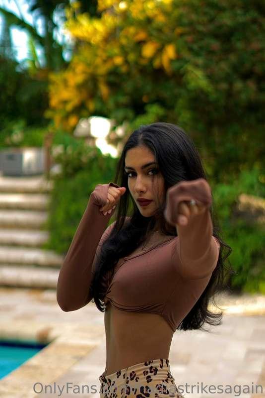 👊🏼💨