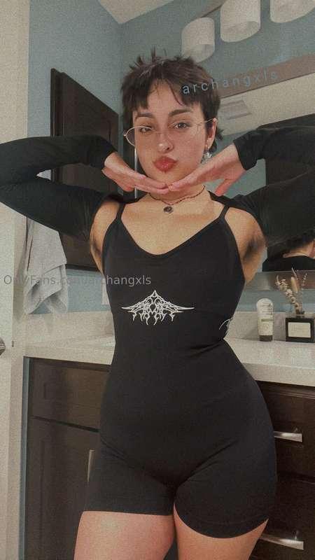 Get over here, lemme squish you between these thighs 😼 How m..