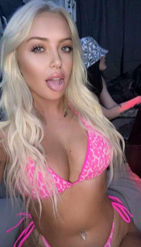 6+ minutes of me taking the BIGGEST cock in my mouth 👀