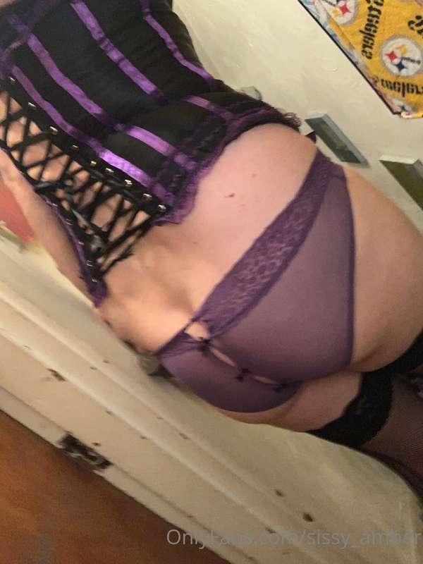 sissy_amber image #0