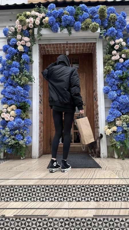 I feel the movement of life, I go to colorful places, I see ..