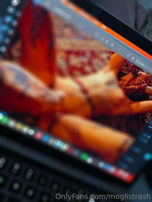 Ayyyyyyyy 😈😈😈 if you’d like to see the uncensored pic - tip ..