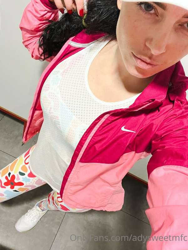 Cannot NOT match. 👀and now in a mood for all the bright summ..