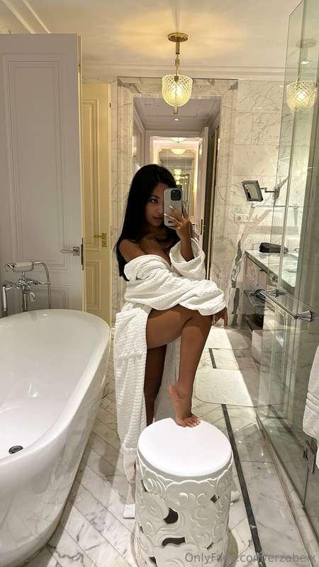 The shower's not the only place I get wet 💦💦