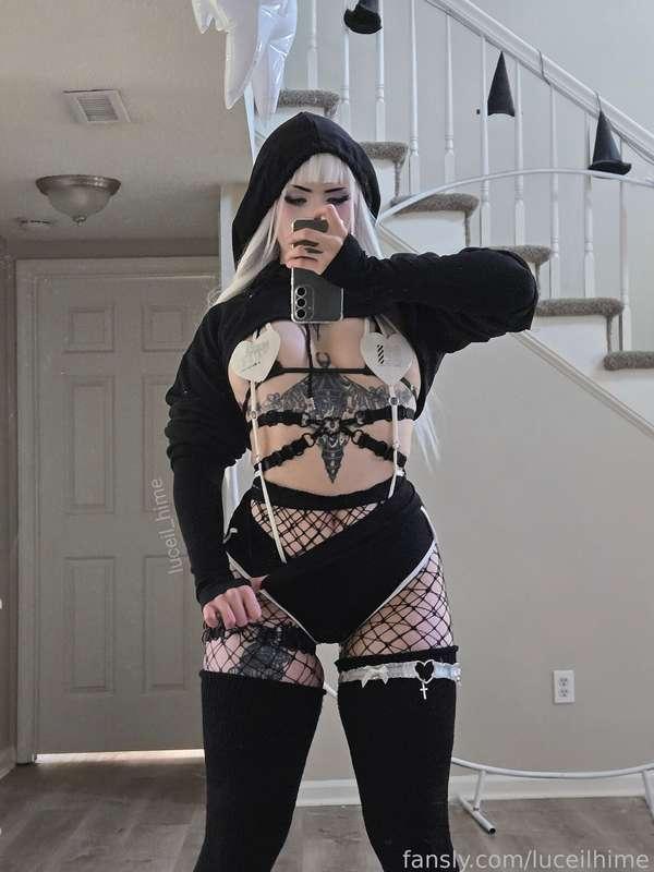 Mentally ill Baddie in some fishnets 
Cumming soon near you 
🖤

#fyp #alt #tattoos #cute #goth #fishnets #boobs 