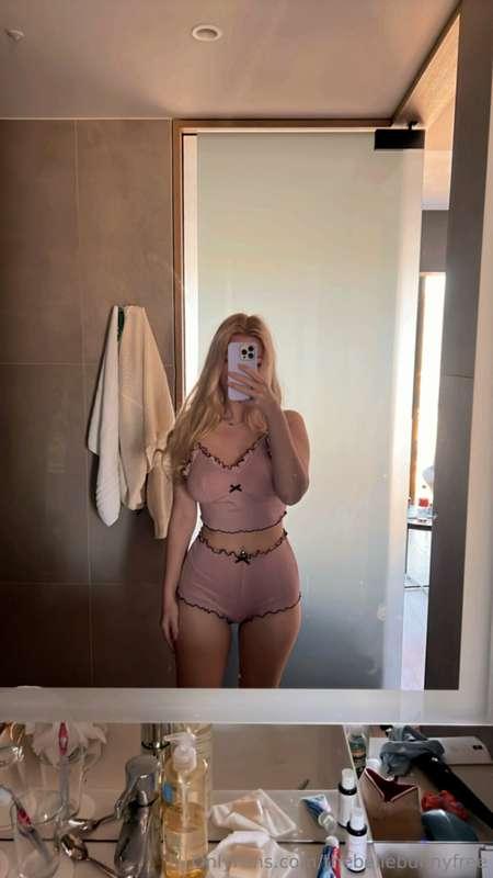 25 % OFF NOW ON @thebellebunny 😇 NUDE ON FEED🙊 sex tapes, so..