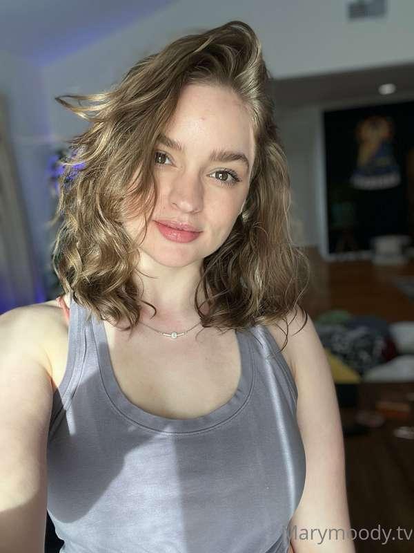 Afternoon sunshine and zero plans… feels nice ☀️💕