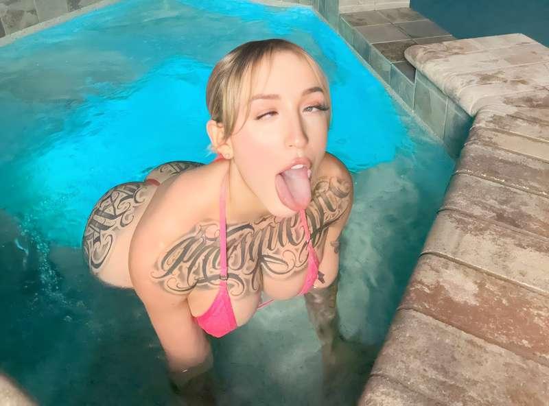 Why do hot tubs make me horny? Scientific answers only 👇
