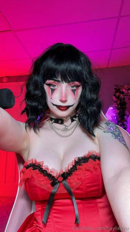 Happy Halloween! 🎃 I’m just clowning around live on Twitch n..