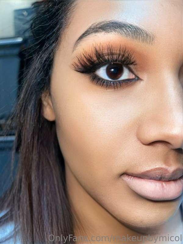 Here’s a close up on my eyeshadow look from today!!! It very..