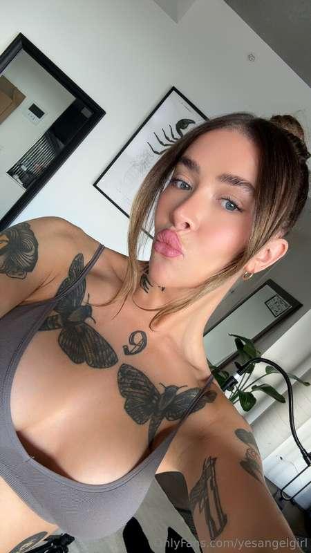 I'll give you a kiss if you say please 😂😘