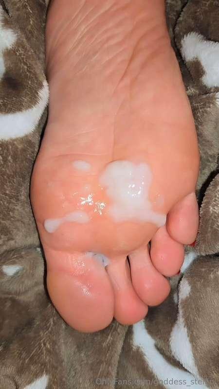 Look at what my bf did to my foot when I was sleeping 😮