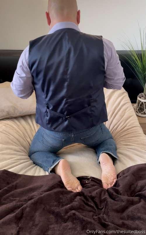 thesuitedboss image #0
