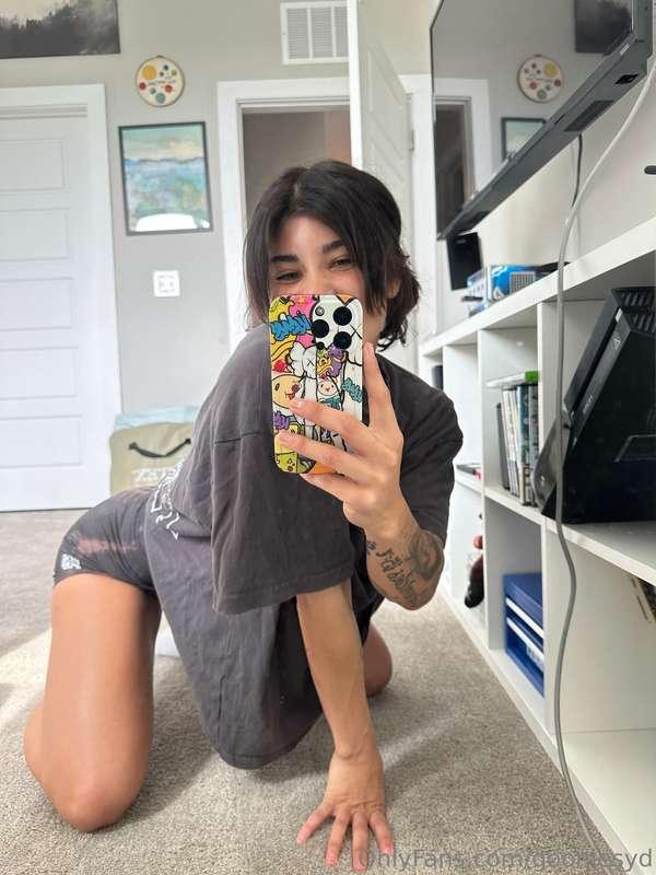 pov your girl best friend comes over to hang 🤓