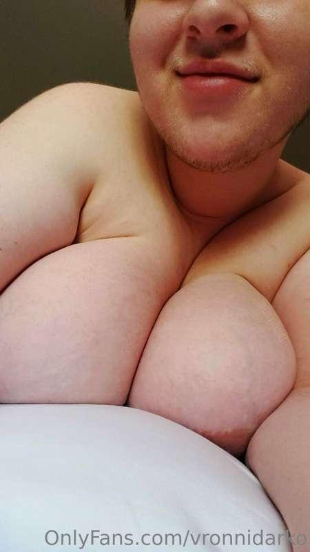 thecurvyprince image #1