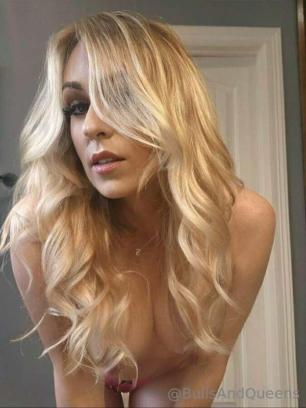 Today I'm interviewing the EXTREMELY Sexy & Gorgeous @sierra..
