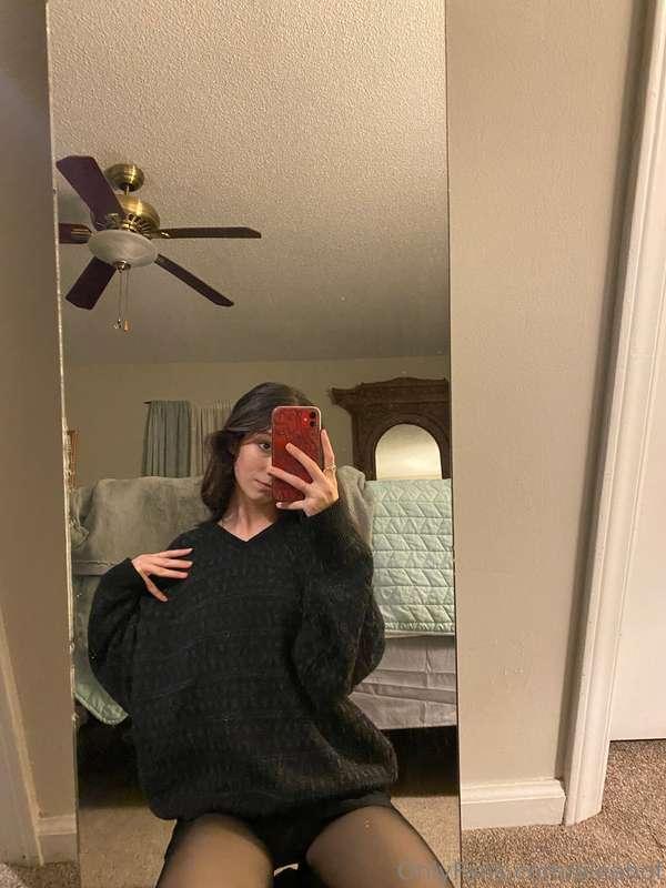 Baggy clothes hiding such a sexy figure…