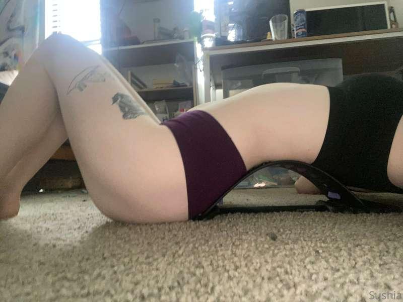 omg i got this back stretcher thing and it feels so nice!