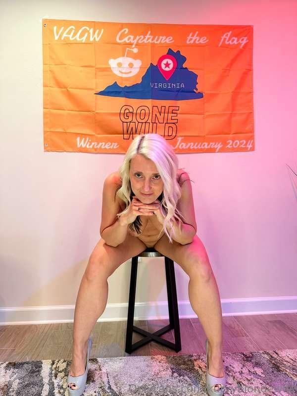 kurvyblondewife image #11