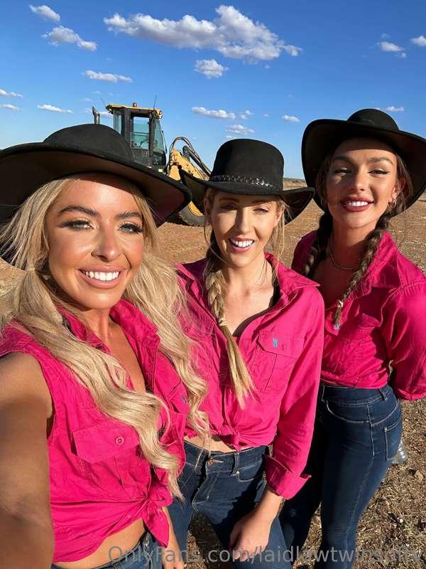 Can’t believe the final episode is out!!! 💗💗💗
@hennymoodyoft..