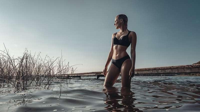 Marie C - In the lake :Photos